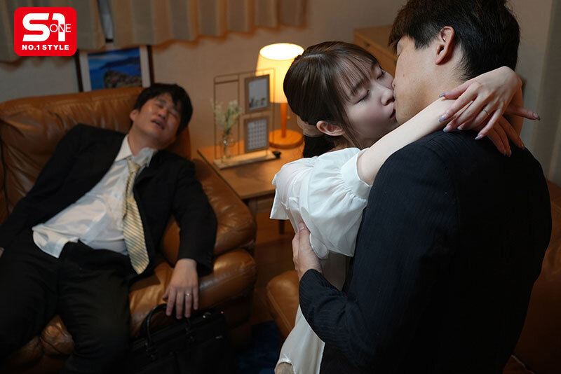 上司の奥さんが酔い潰れた上司を横目に巨乳と口づけでめちゃくちゃに僕を誘惑 夢乃あいか
